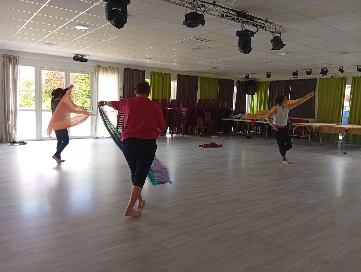 Ateliers danse, voiles et mouvement du séjour jeûne et féminité